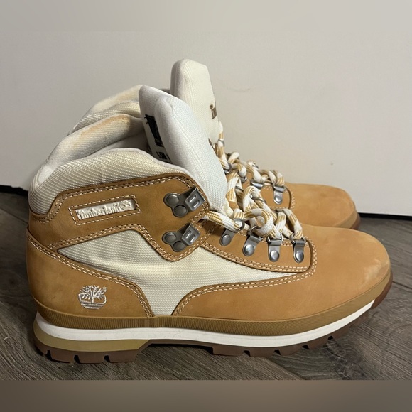 Women’s Timberland boots - Picture 2 of 5